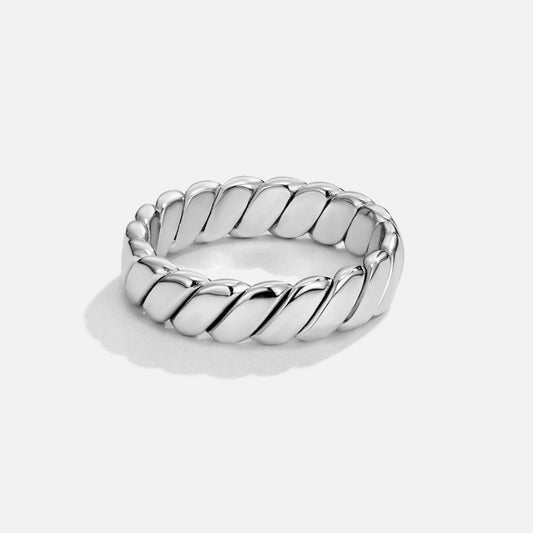 Calira – Flätad silverring med oändlig design