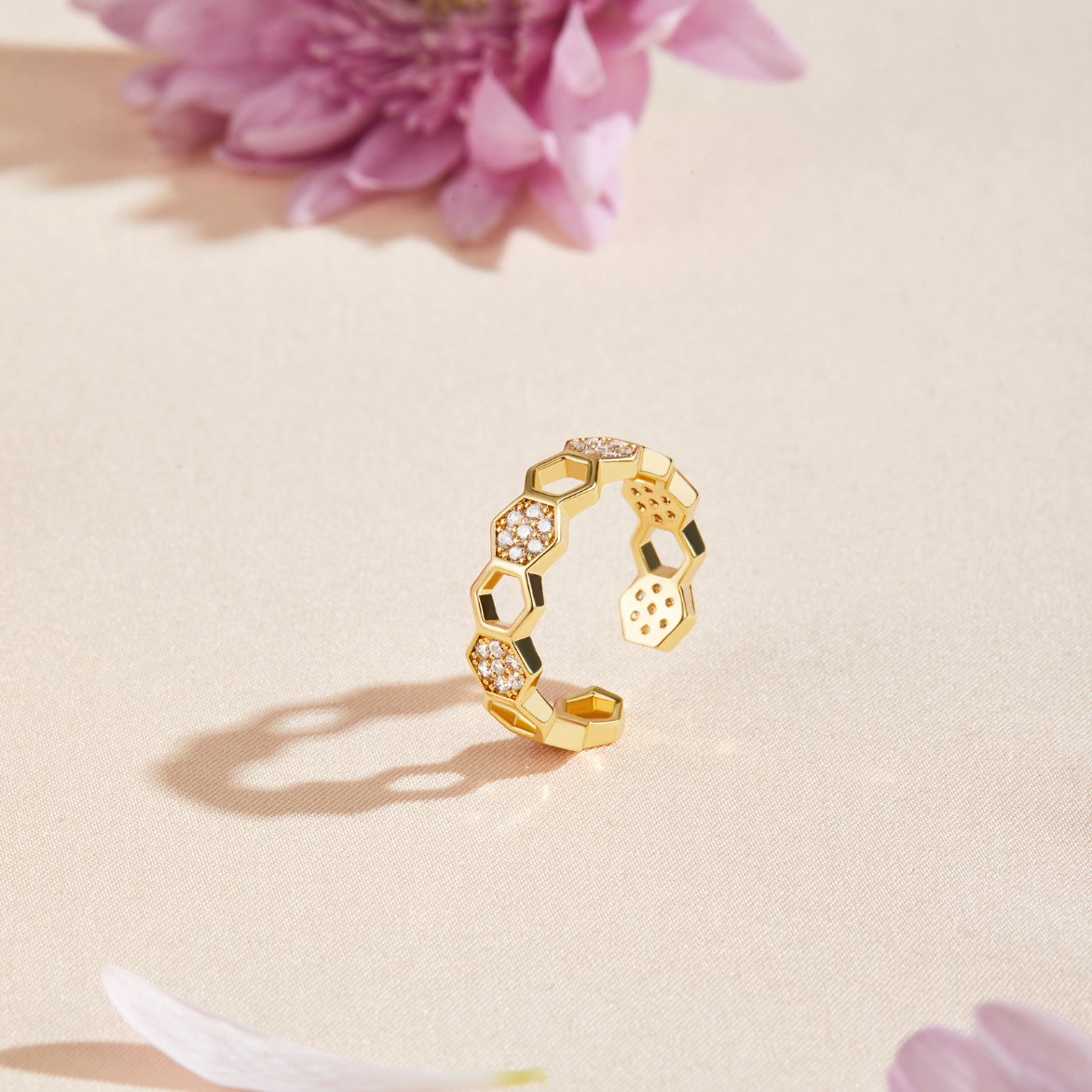 Elegant ring i guld med kristall