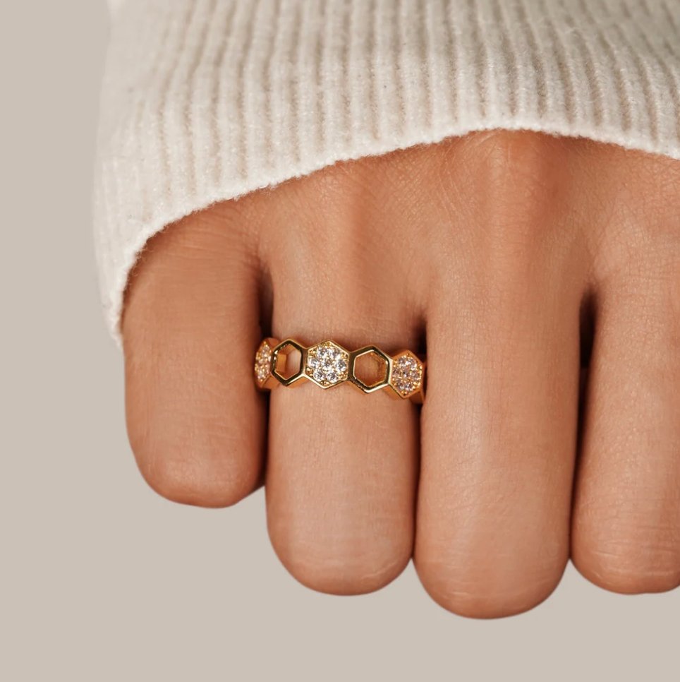 Elegant ring i guld med kristall
