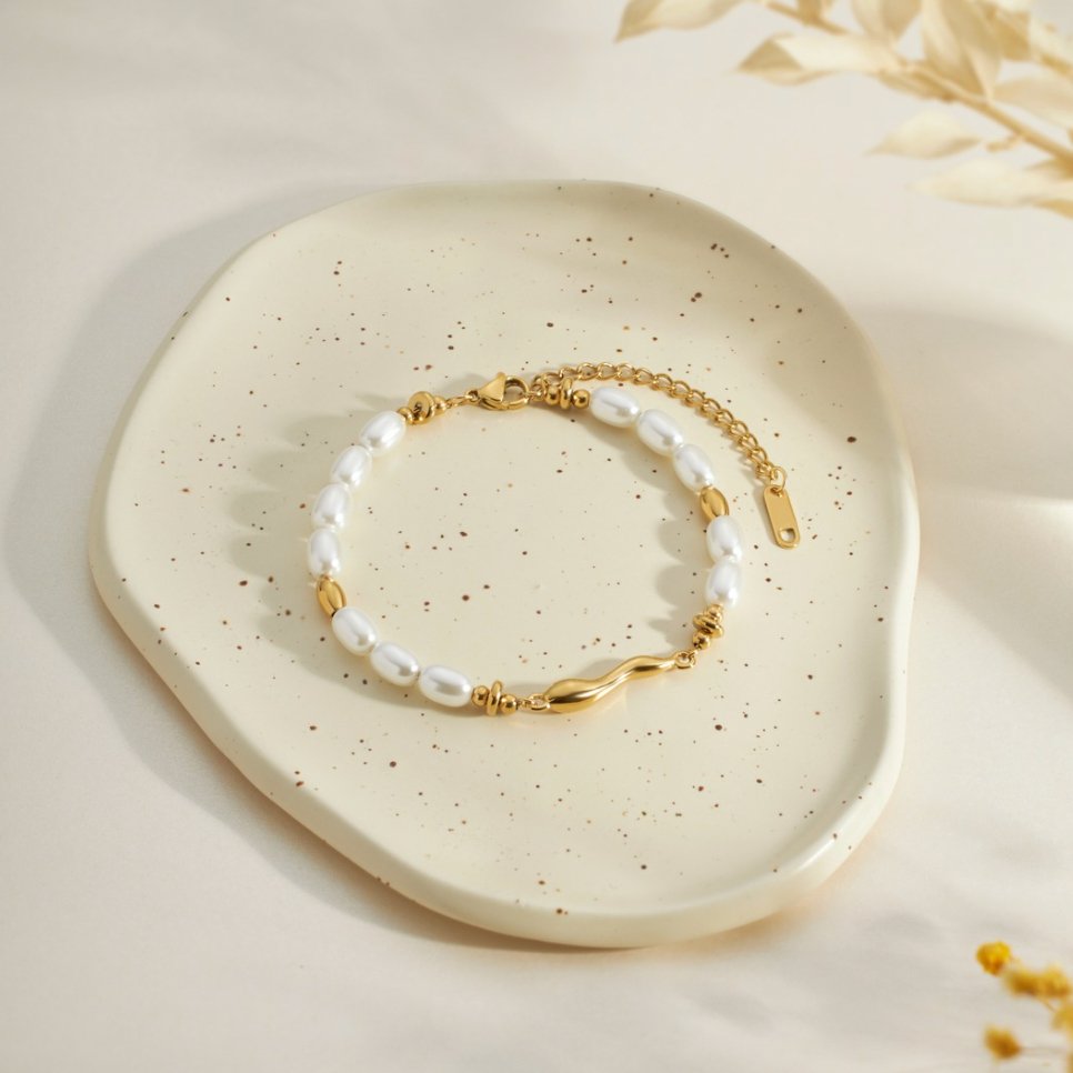 Lov – Armband med sötvattenspärlor