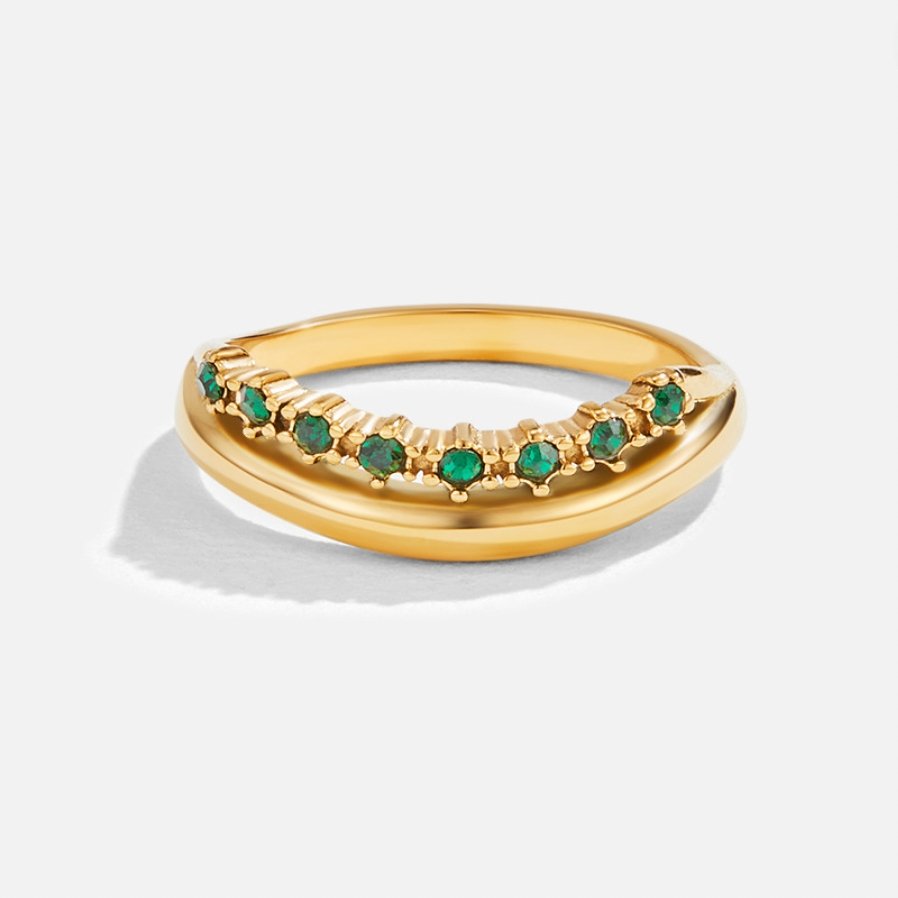 Mary – Elegant lagerpålagd ring med smaragdgrön kristall