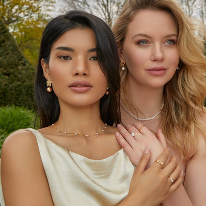 Reine – Guldhalsband med pärlor