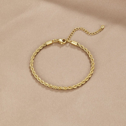 Elegant flätat armband i guld